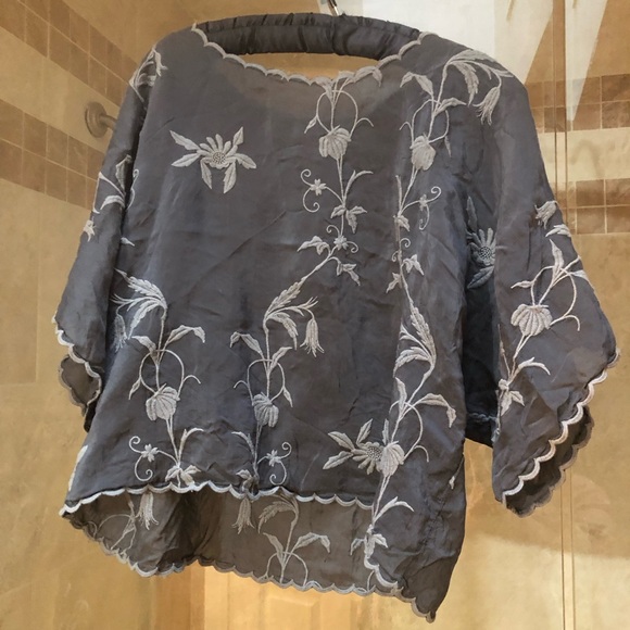 Johnny Was Tops - Johnny Was grey Short Sleeve top shirt embroidered xs flutter